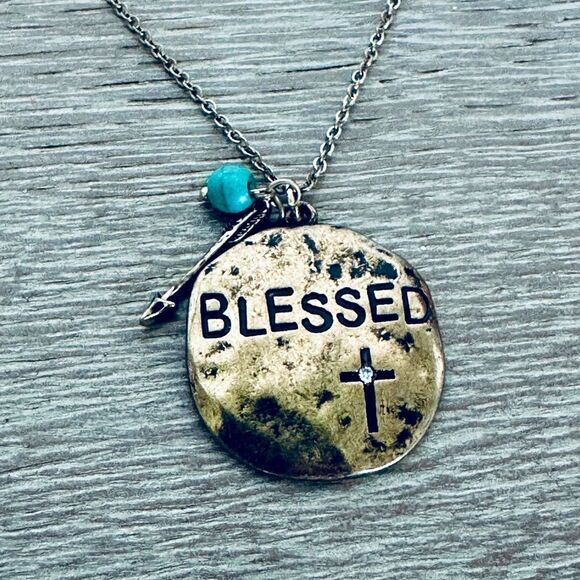 Blessed Gold Medallion Arrow Pendant Chain Necklace - Picture 1 of 3